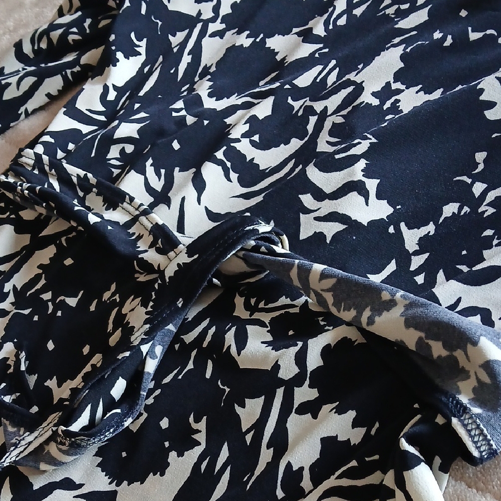Max Studio Black and Cream Floral Blouse - Picture 9 of 14
